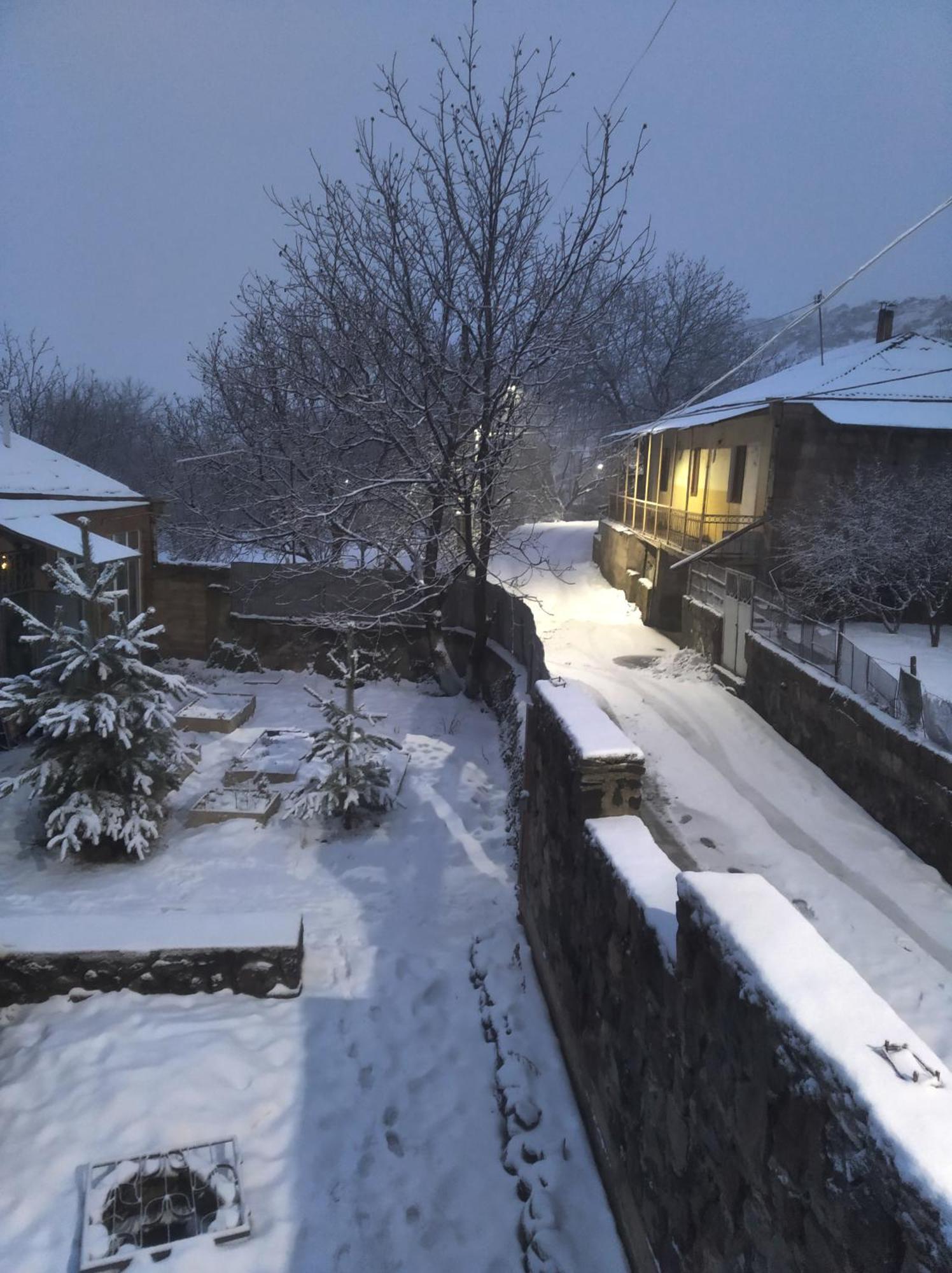 Zove Rural Cottage With Garden Views K'arashamb エクステリア 写真