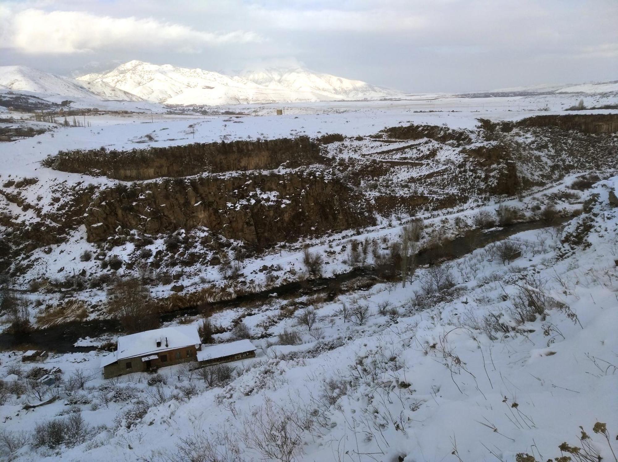 Zove Rural Cottage With Garden Views K'arashamb エクステリア 写真