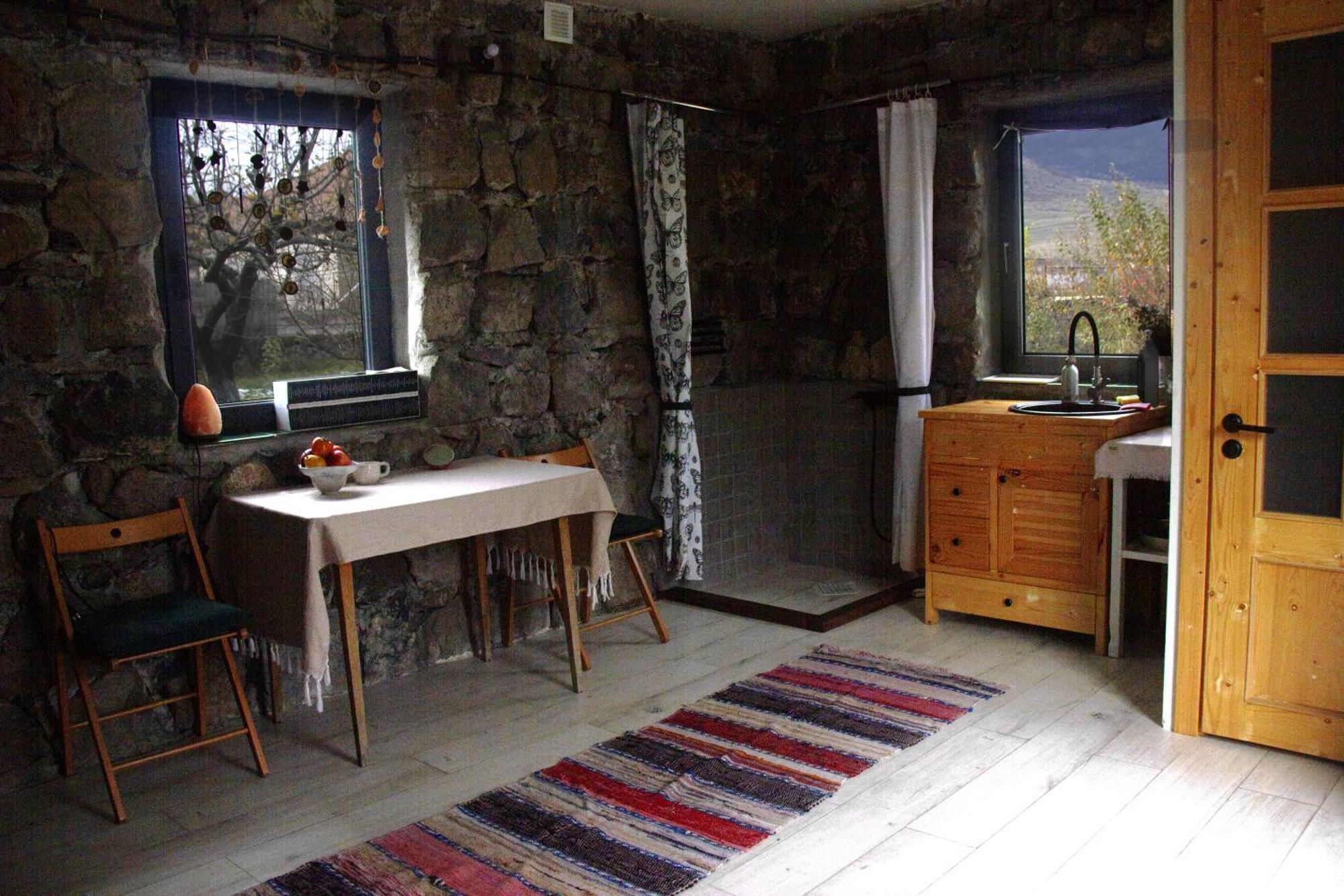Zove Rural Cottage With Garden Views K'arashamb エクステリア 写真