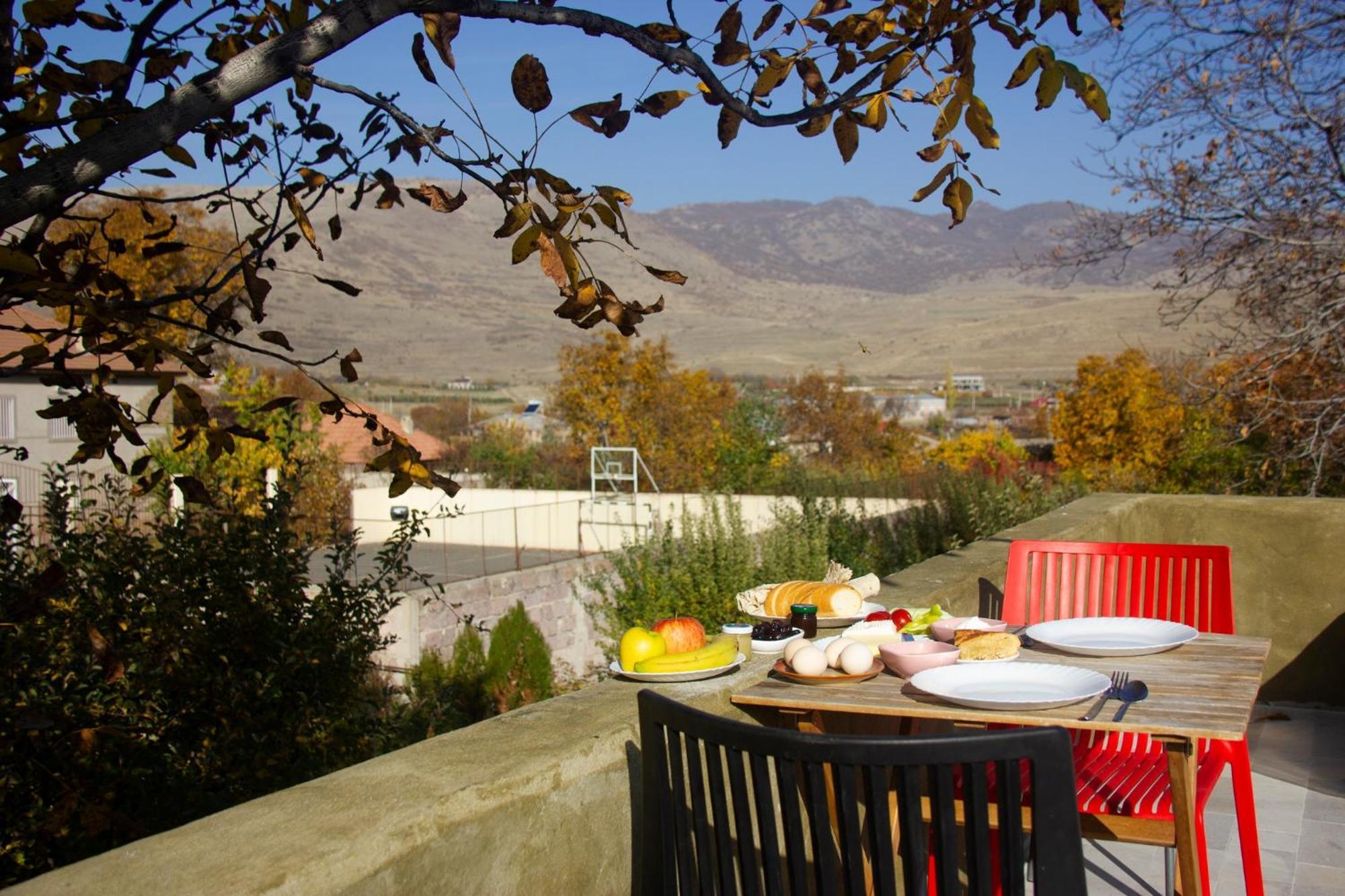 Zove Rural Cottage With Garden Views K'arashamb エクステリア 写真