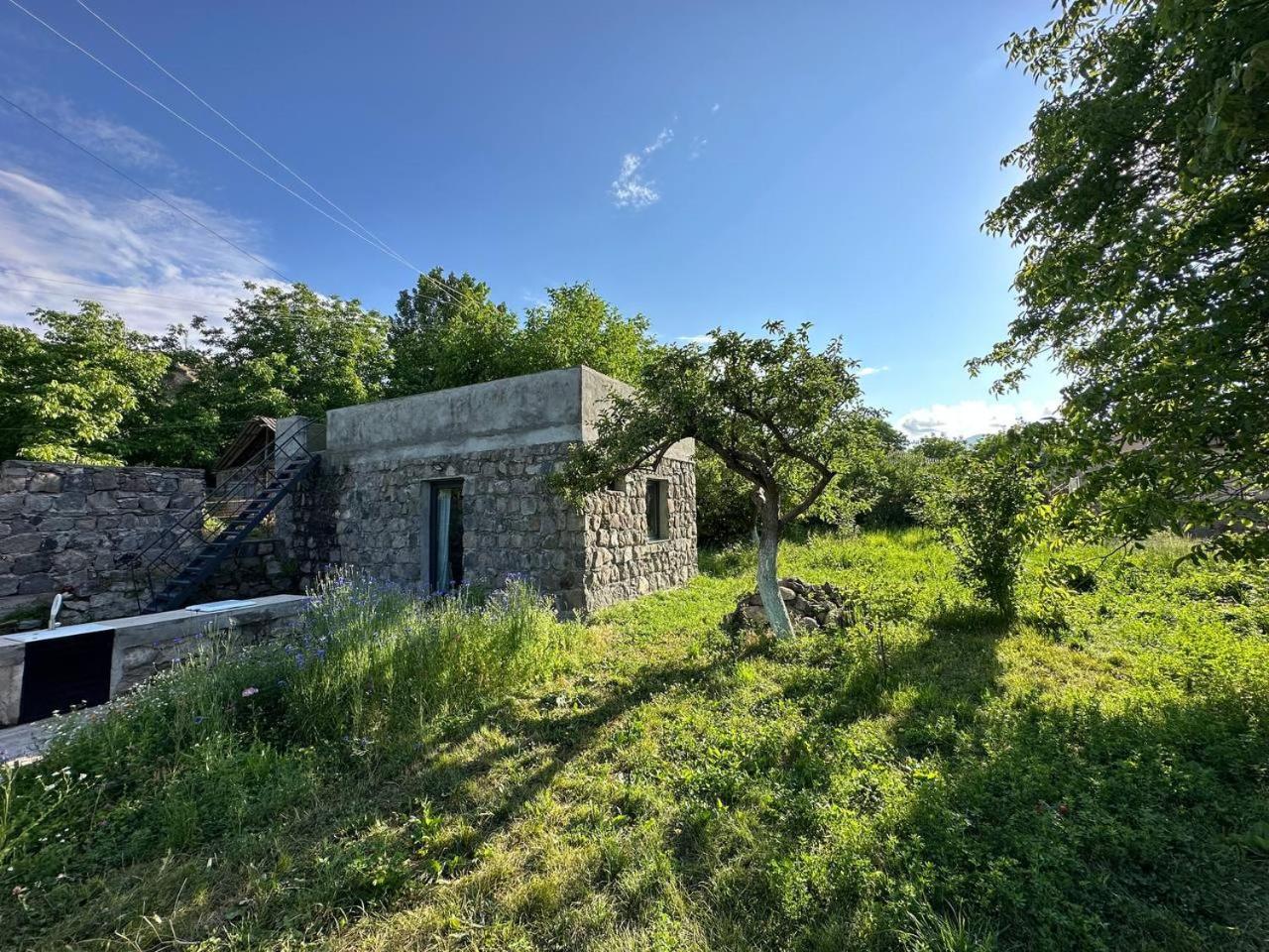 Zove Rural Cottage With Garden Views K'arashamb エクステリア 写真