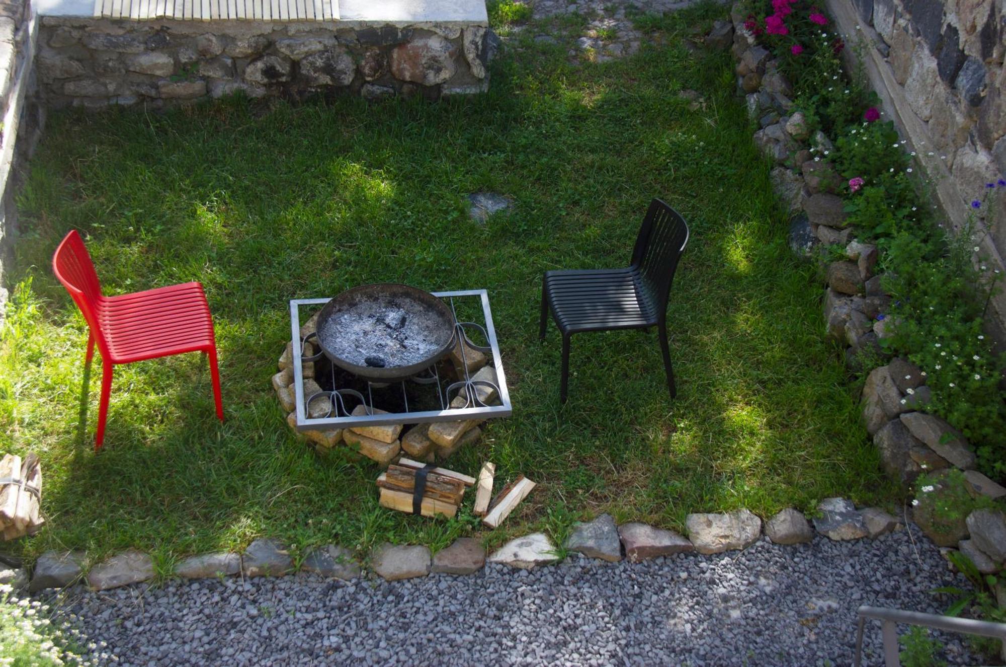 Zove Rural Cottage With Garden Views K'arashamb エクステリア 写真