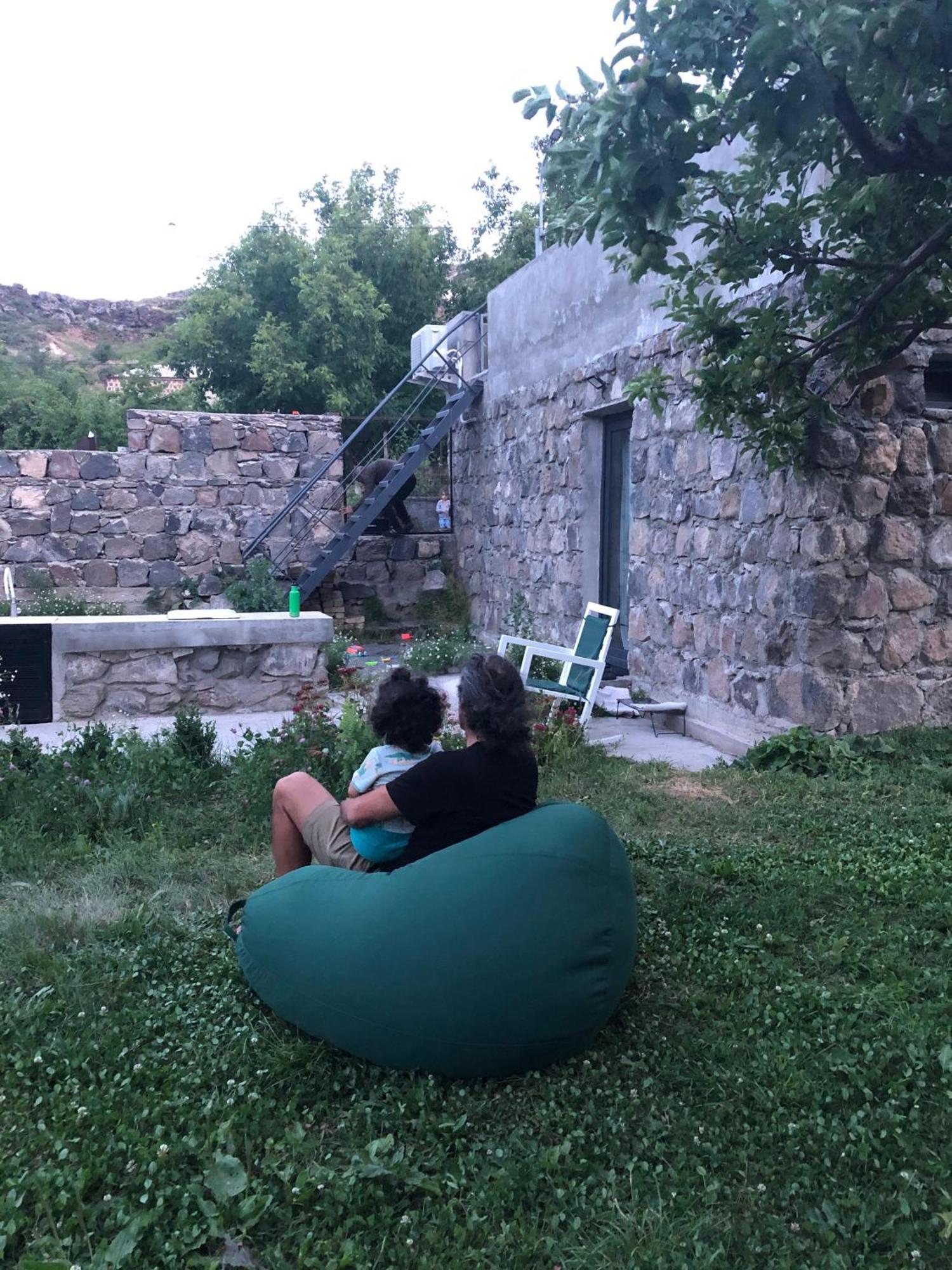 Zove Rural Cottage With Garden Views K'arashamb エクステリア 写真